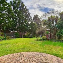 Maggie's Guesthouse on Swansfield - free pool, billiards, tennis court, more