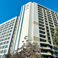 Menlyn Maine Residences - Paris king sized bed