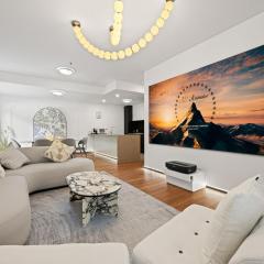 The Stylish Courtyard, Near CBD & Airport, Garage