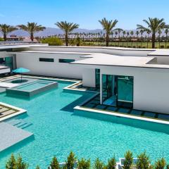 24-Person Luxe Retreat Pool, Firepit, Putting Green Minutes from Golf Dining Bravo by AvantStay
