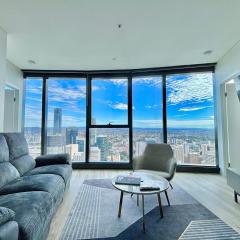 Brisbane Skytower -61st Floor- luxurious Apartment with 3 bedrooms and 2 bathrooms