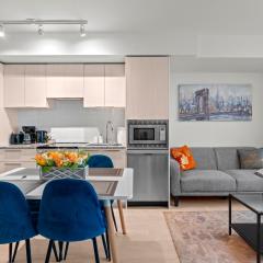 New Modern 1Bd & Den in Downtown Toronto