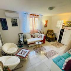 Laniakea small apartment in shared house