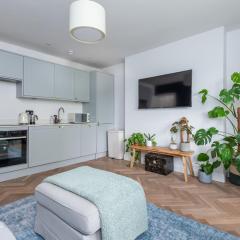 Modern 1BD with Private Outdoor Space in Sydenham