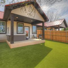 Modern Casita with Hot Tub – Six Minutes from Main Street