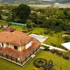 Finca Lago Calima
