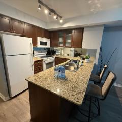 Large Downtown 2Br condo with Parking steps to Eaton Centre, UofT and SickKids