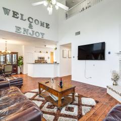 3 Mi to DFW Pet-Friendly Euless Home