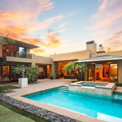 Art-Filled Luxury Escape - Roomy & Refined