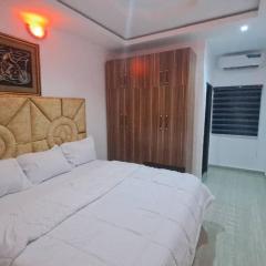 Oghomwen Lodge and Service Apartment
