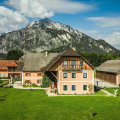 Reschbergerhof Appartements by Geierspichler