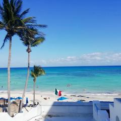 Pelicano Inn Playa del Carmen - Beachfront Hotel