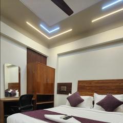 Hotel Maitreya Inn near CMC Hospital, VIT, Sripuram Temple,Naruvi Hospital