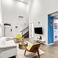 Posh Lofty Pad in Central Redmond - 92 Walkscore!