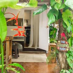The Sleepney Room - Unique Converted Jeepney House