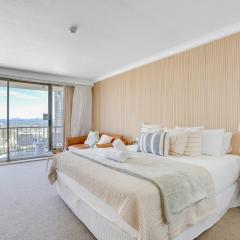 Chic Mantra Studio Stunning Views, Walk to Beach