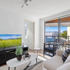 Bright 2-Bed Surry Hills Apartment with Balcony