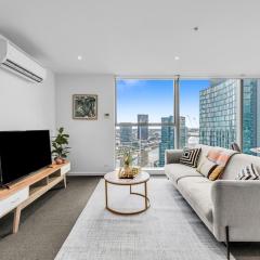 Gorgeous River & City Views 2B2B Free Parking