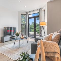 Luxury 2 Bed Terraced Apartment In Slough