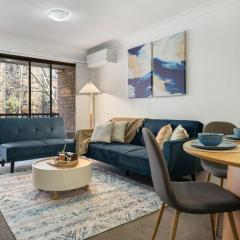 3BR InnerCity Escape ,Walk to Harbour and free Parking