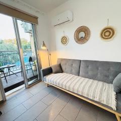 Modern Apt in Paphos Port - pool & 50 m to the sea