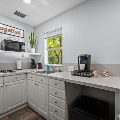 Bohemian Loft Near River Oaks and Greenway Plaza