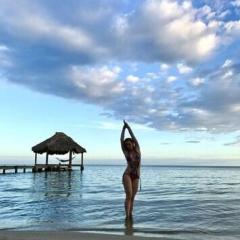 Rising Moon Villa - 3-Bedroom Beachfront w Pool