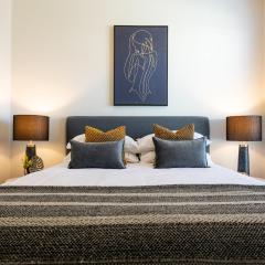 Golden Retreat - Couples Getaway Business stay