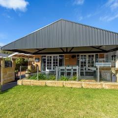 Sea Renity On Earnshaw 3BR Beachside Bliss