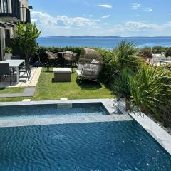 New LUXURY apartment with sea view and PRIVATE heated pool, 50m from the beach