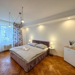 Simcity I City square w balcony 24 7 self check-in 1 min walk to Europa shopping mall