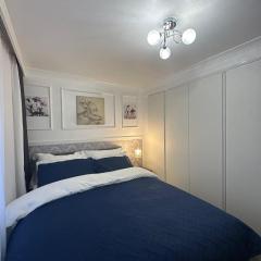 Maple Grove - Luxury 1-Bedroom apartment with garden and parking in Greater London