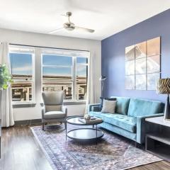 Boulevard Stays Dashing 1BR Suite Pool Parking Gym I