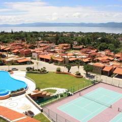ANANA El Dorado 305 | Pool & Lake Views