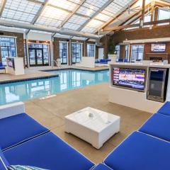 Spotless Remote Work Flat Pool Fast Wifi