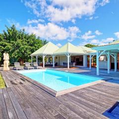 Luxueuse Villa avec Piscine Privée et Jardin dans un Cadre Sécurisé à Terres Basses, Marigot - FR-1-734-12