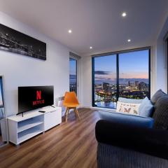 2 bed ensuite with fantastic night view and Old Trafford Stadium
