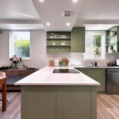 Elanora Escape- Hillside Retreat