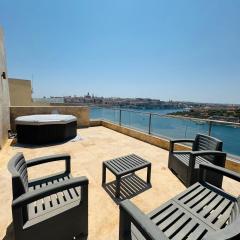 Panoramic & Jacuzzi Seafront, Seaview Sliema Penthouse