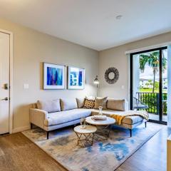 Fort Myers 2BR Condo Pool BBQ Area
