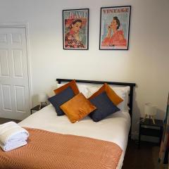 Caris - 2 Bedroom 4 Beds Ideal for Contractors