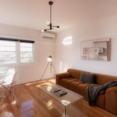 Trevallyn Retreat with River Views