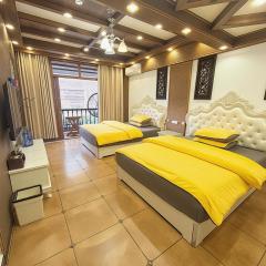 Fenghuang Xiangyun Pavilion Boutique Riverside B&B