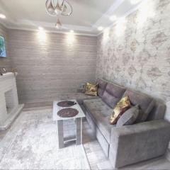 Комфортный дом до 4х человек. Есть парковка на 2 машины, Wi-Fi, TV.