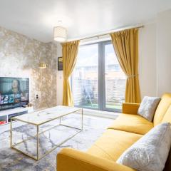 2 Bed Apt next to Cube, Mailbox - Birmingham City Centre With BALCONY & FREE SECURE PARKING - Smart TV's