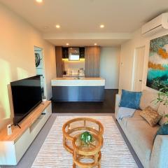 Serene Oasis 2BR Apt In CBD, Pool, Lounge