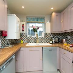Cottage close To Coastal Path & Puffin Island Pass the Keys