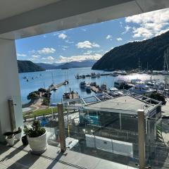 Oxleys 404 one bedroom with sea views