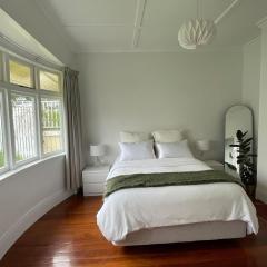 Urban Kingsland Bungalow