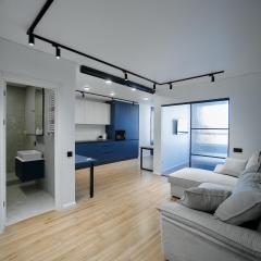 Blue Wine Apartments, projector, karaoke, PS5, smart lock